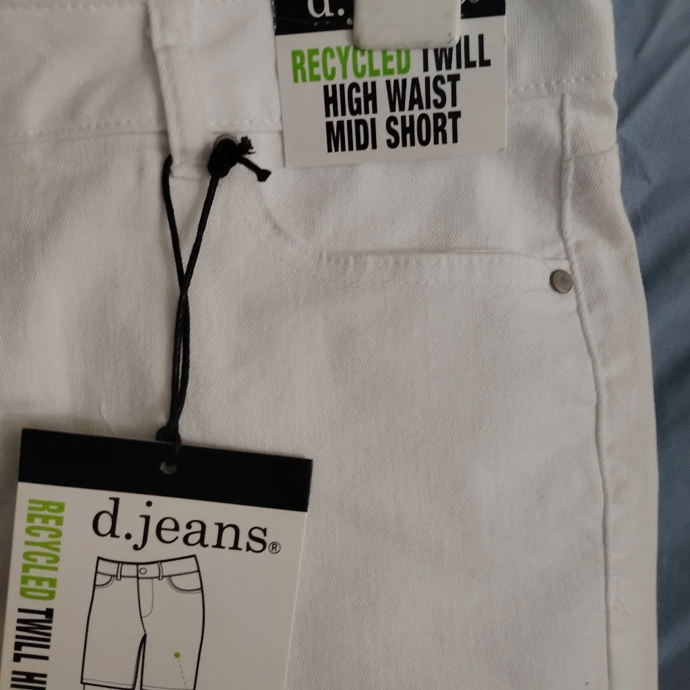 D. Jeans Women's Cream High Waist Shorts - Picture 3 of 9